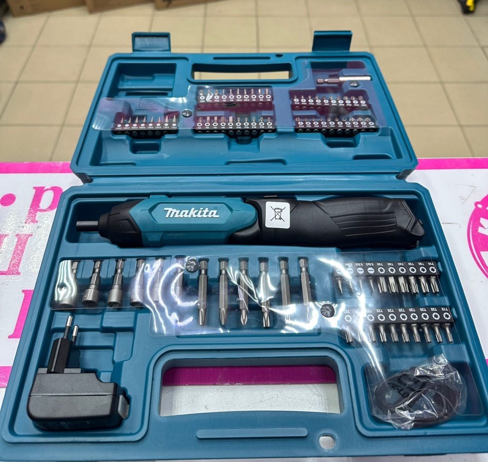 Отвертка Makita DF001DW