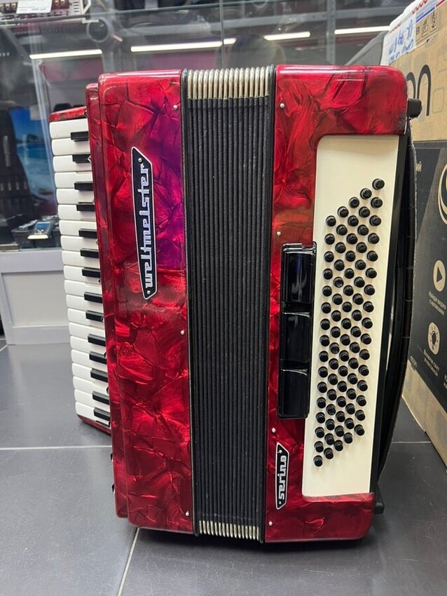 Аккордеон Weltmeister Serino